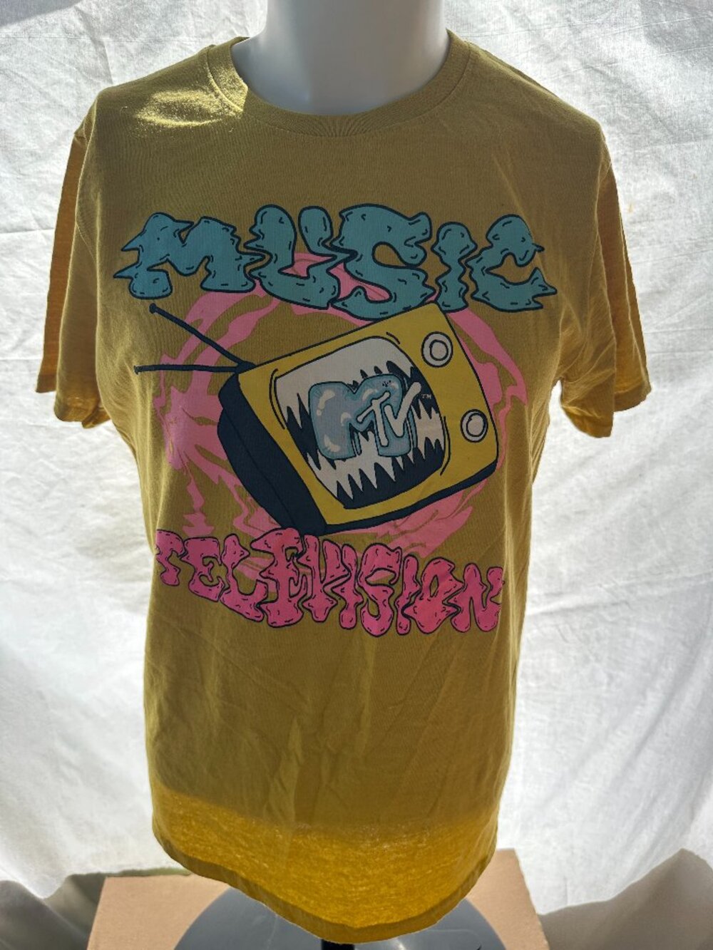 MTV Music Television 2022 Men's Yellow Mustard T Shirt Size Large
